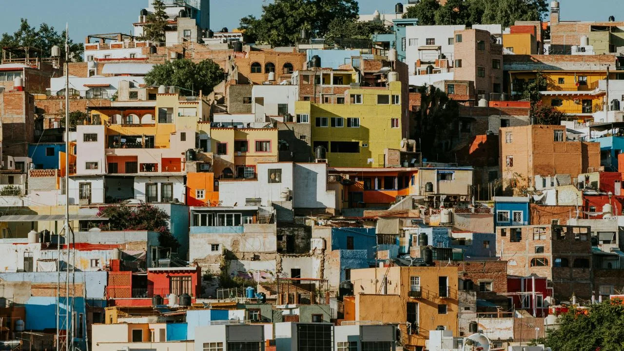 Hidden Neighborhood Bars That Locals Actually Recommend