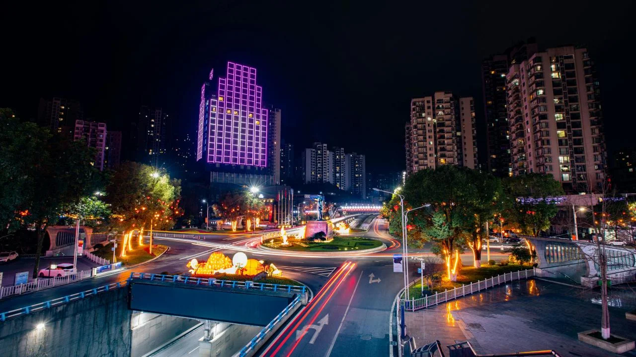 The Online Communities Every Expat Should Join